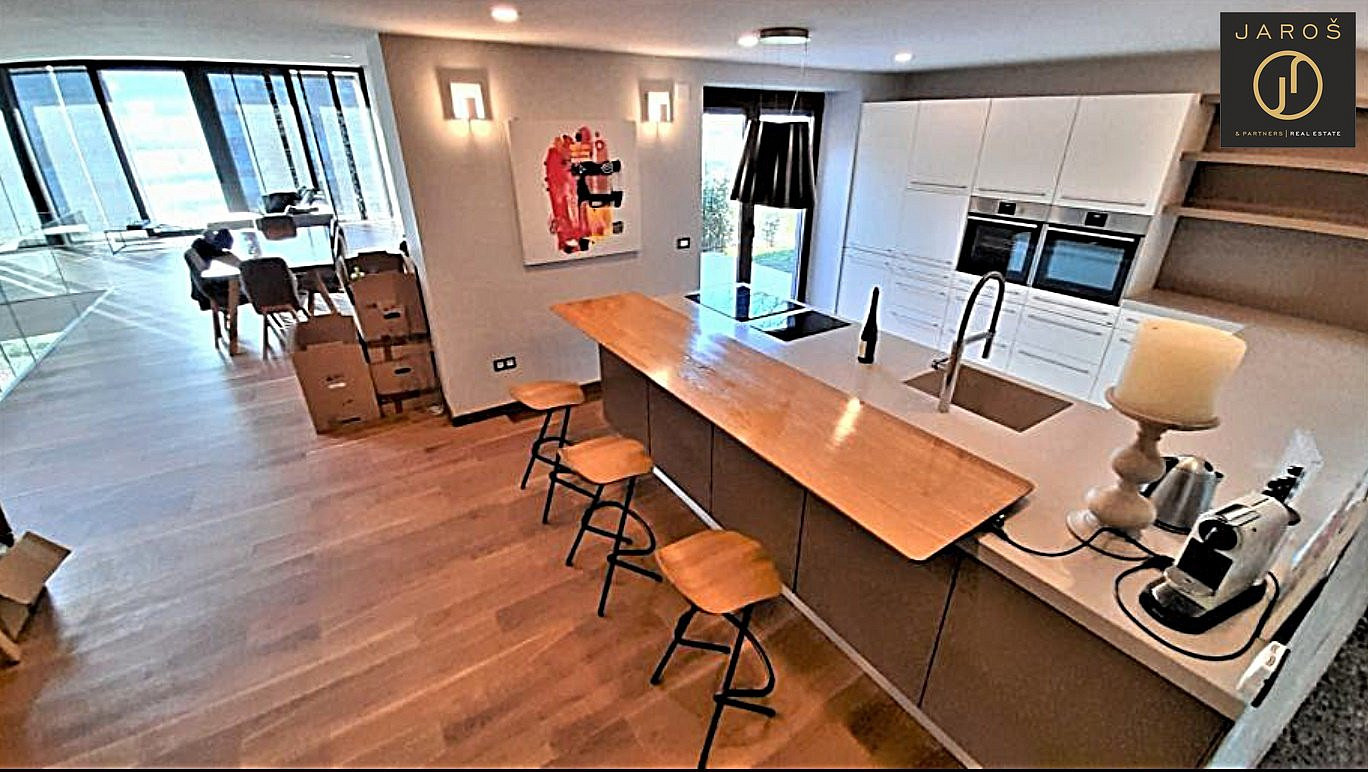 Prodej domu 550 m² s pozemkem 1 111 m² – pohled 6