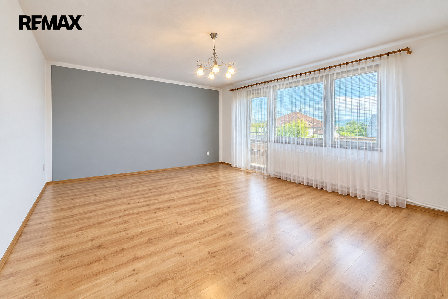 Prodej domu 250 m² s pozemkem 833 m² – fotografie 2