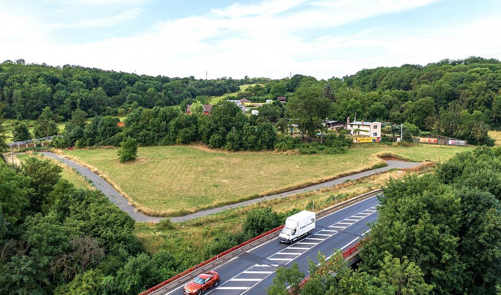 Prodej stavebního pozemku 931 m², Bystřany – náhled fotky 11