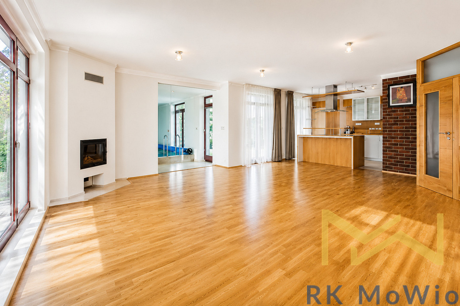 Pronájem domu 350 m² s pozemkem 330 m² – fotografie 2