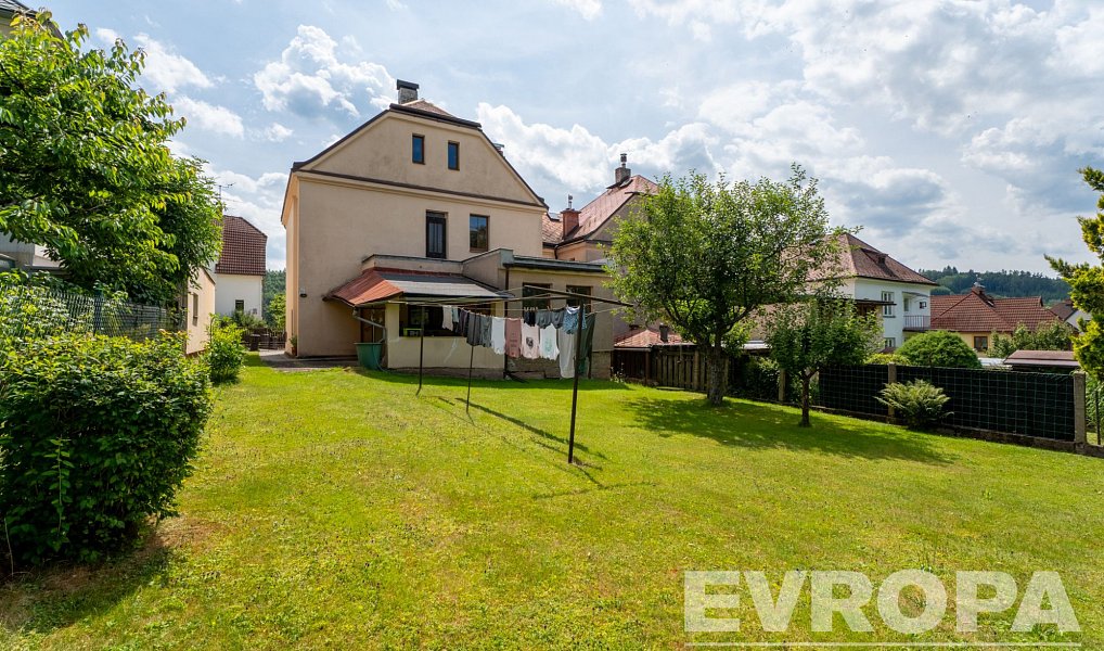 Prodej domu 270 m² s pozemkem 555 m², Trutnov – fotka 1 z 18
