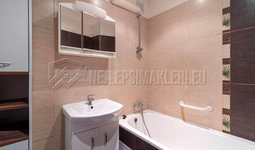 Prodej bytu 4+1 84 m², Praha – náhled fotky 3