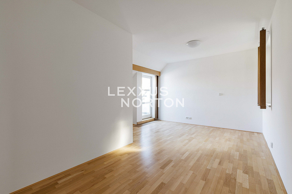 Pronájem bytu atypického 90 m² – fotografie 3