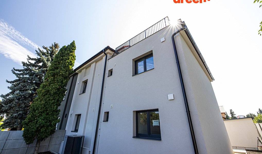 Prodej domu 200 m² s pozemkem 380 m², Praha – náhled fotky 40
