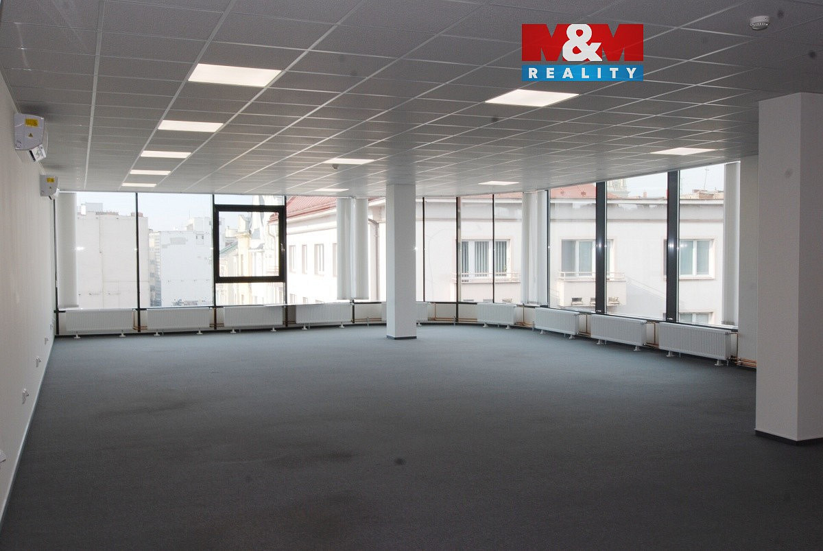 Pronájem kanceláře 2 000 m²