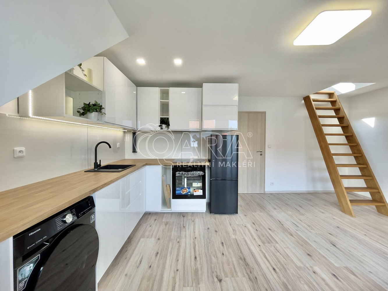 Pronájem bytu 3+kk 85 m² – fotografie 4