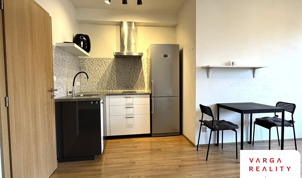 Pronájem bytu 1+kk 41 m², Praha – fotka 1 z 15