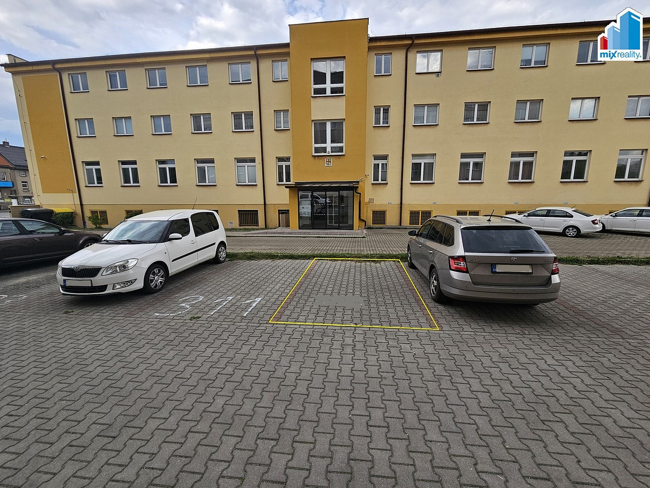 Pronájem parkovacího stání v plzni- slovany — photo 2