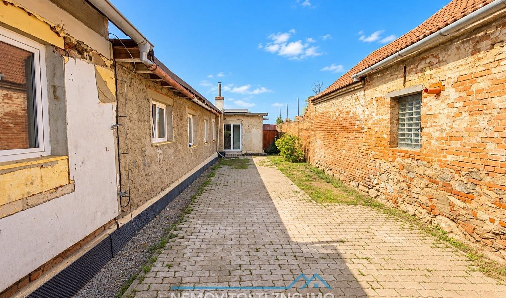 Prodej domu 220 m² s pozemkem 1 436 m², Chvalovice – náhled fotky 39