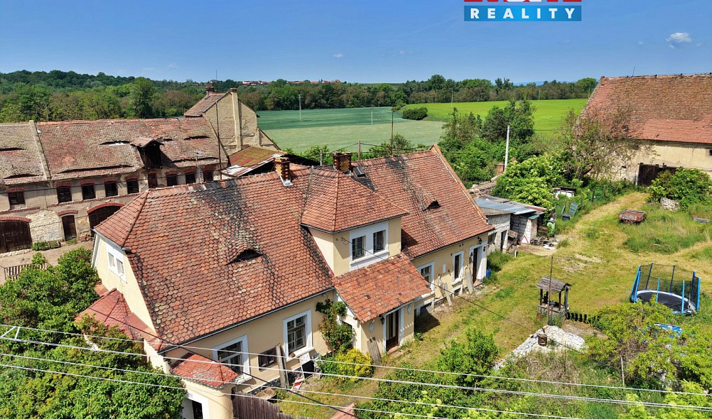 Prodej domu 200 m² s pozemkem 2 000 m², Zálužice – fotka 1 z 30