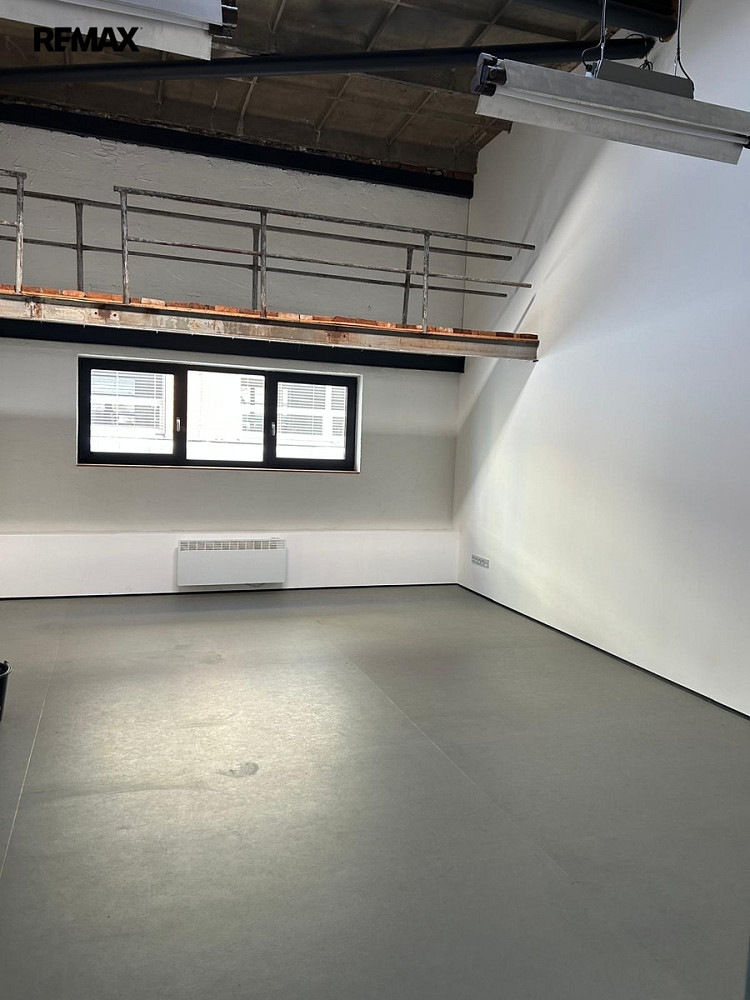 Pronájem kanceláře 38 m² — photo 2