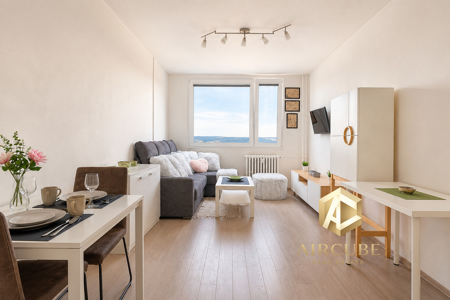 Pronájem bytu 2+kk 42 m² — photo 2