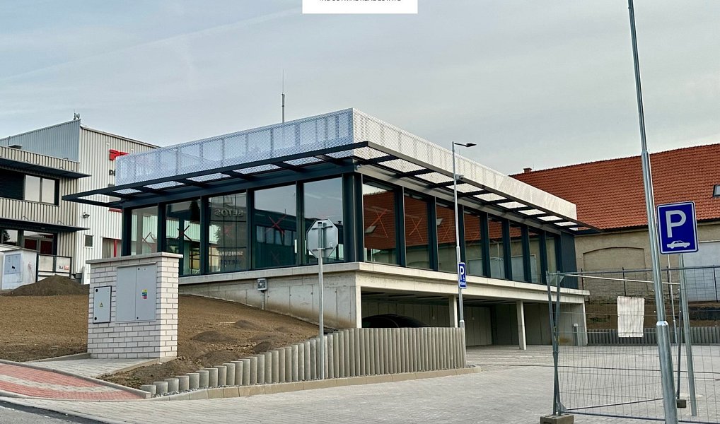 Pronájem obchodních prostor 227 m², Praha – fotka 1 z 15