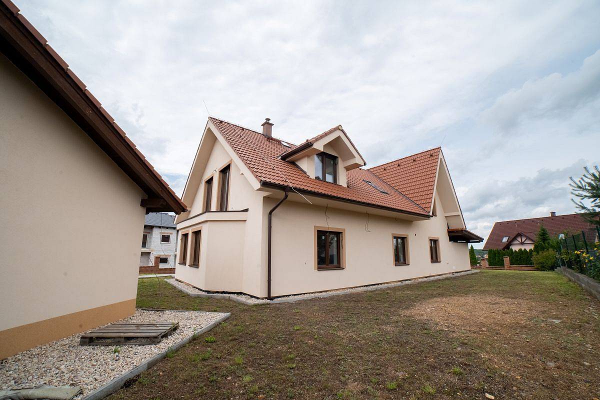 Prodej domu 218 m² s pozemkem 1 043 m² – další