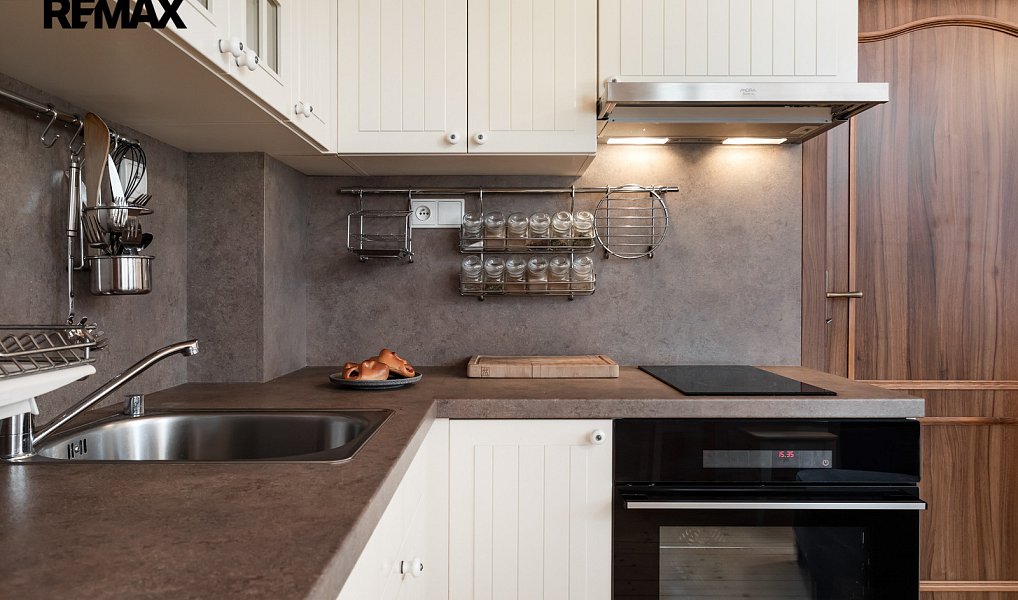 Prodej domu 470 m² s pozemkem 3 949 m², Závada – náhled fotky 16