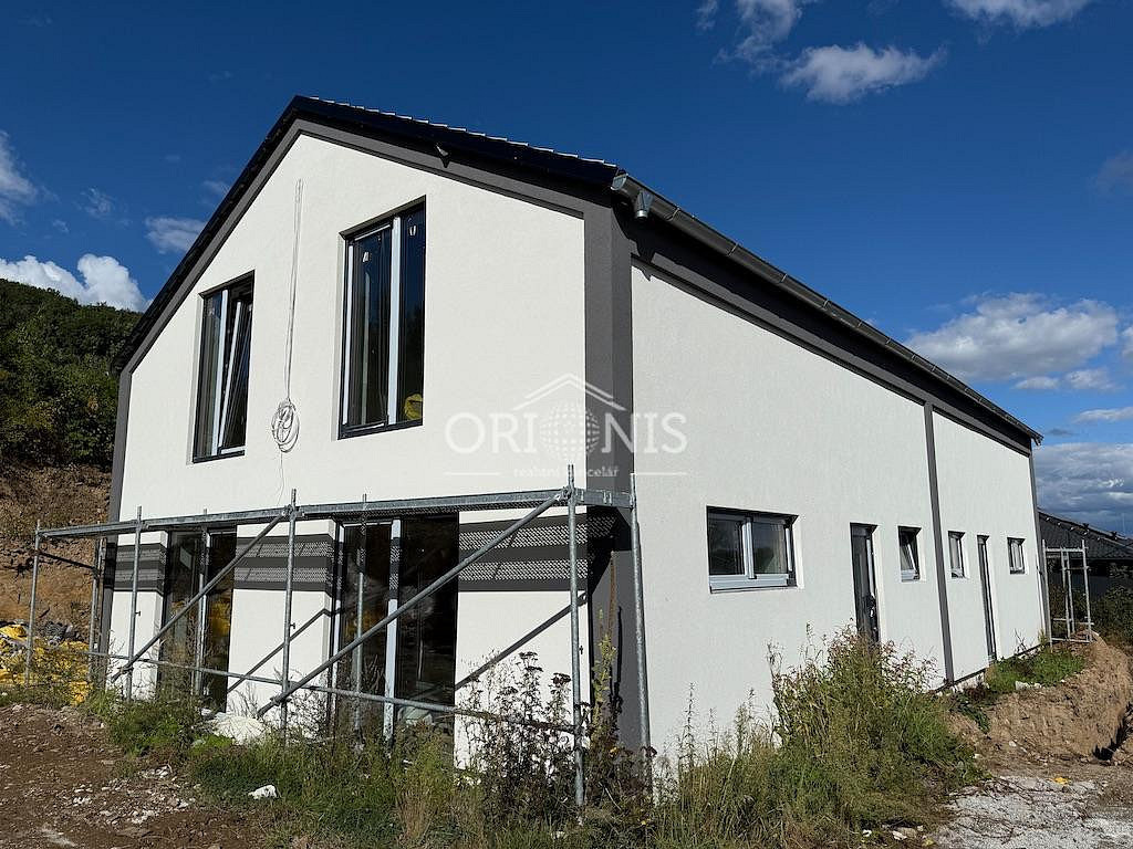 Prodej domu 228 m² s pozemkem 907 m²