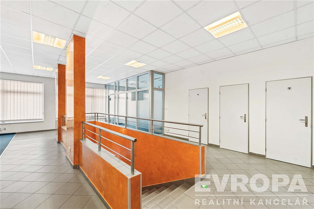 Pronájem kanceláře 268 m² — photo 5