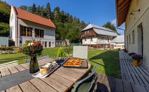 Prodej domu 340 m² s pozemkem 73 813 m², Mukařov - Vicmanov, okres Mladá Boleslav