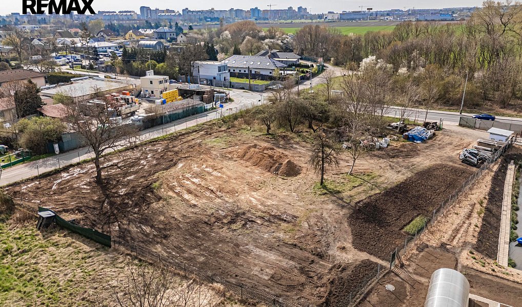 Prodej stavebního pozemku 1 120 m², Praha – náhled fotky 4