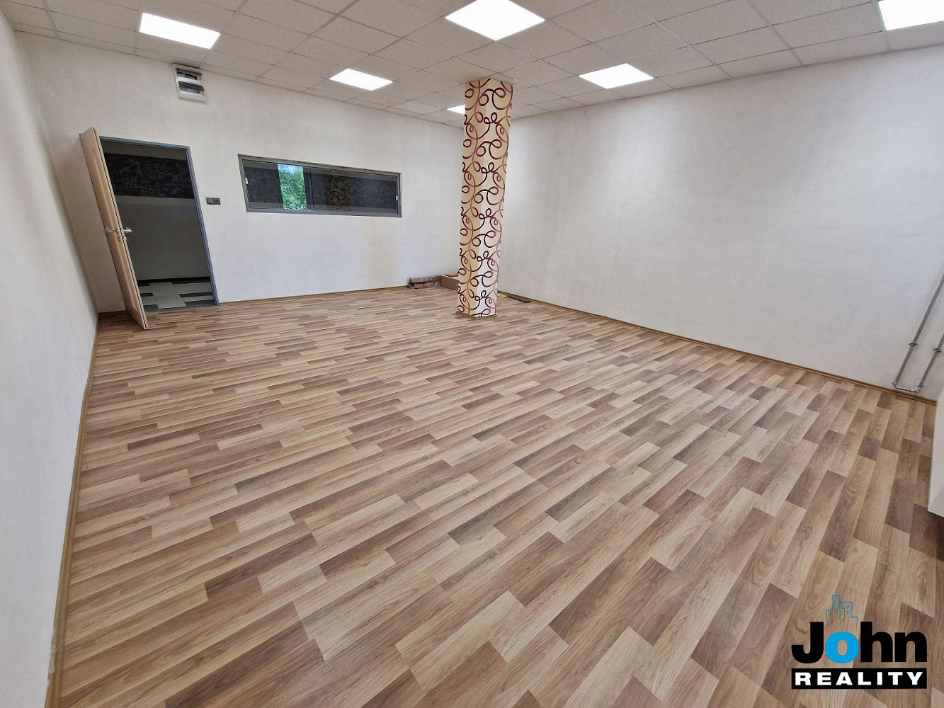 Pronájem kanceláře 45 m² – fotografie 2