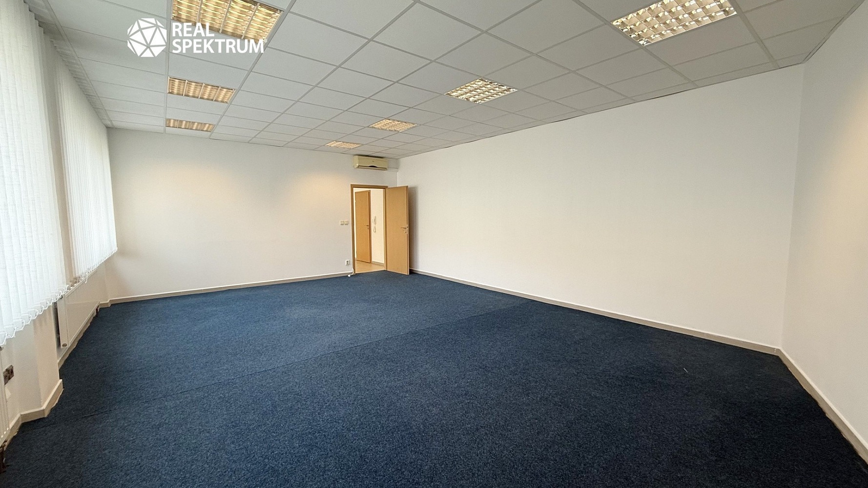 Pronájem kanceláře 217 m² – fotografie 4