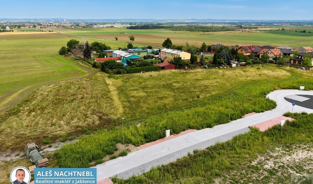 Prodej stavebního pozemku 800 m², Dřínov – fotka 1 z 26