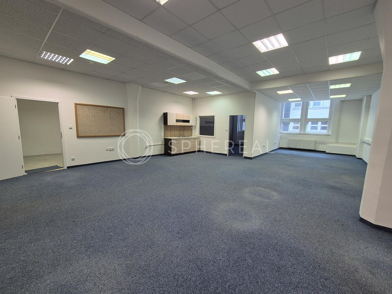 Pronájem kanceláře 137 m² — photo 2
