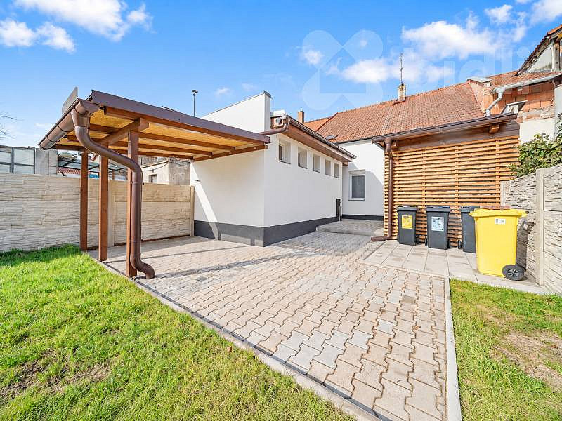 Pronájem bytu 1+1 44 m²