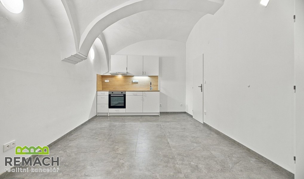 Pronájem bytu 1+1 72 m², Náchod – náhled fotky 3