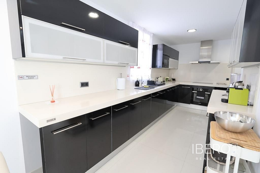 Prodej domu 222 m² s pozemkem 415 m² — photo 2