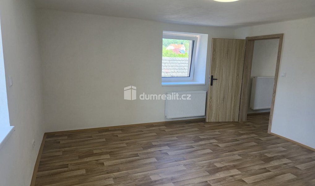 Pronájem bytu 3+1 86 m², Všejany – náhled fotky 18