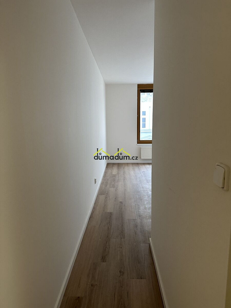 Pronájem bytu 1+kk 32 m² — photo 3