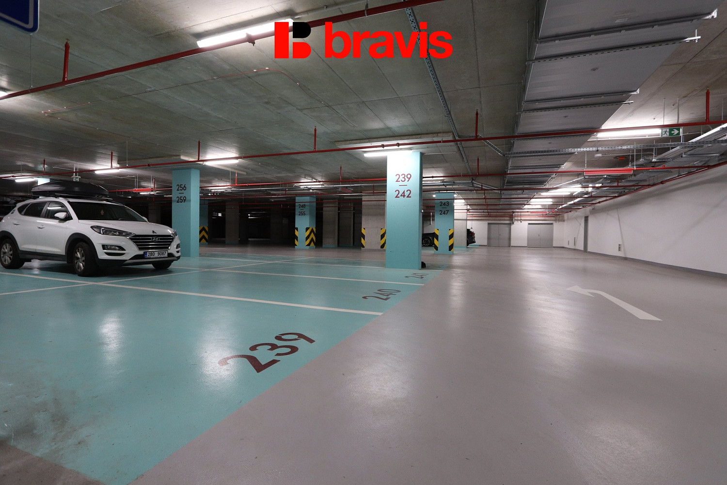 Pronájem garážové stání, palác trnitá, blízko office park vlněna, volné ihned, 2 garážové stání