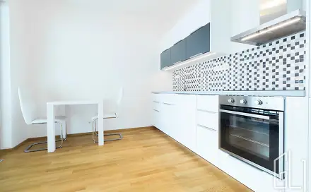Pronájem bytu 1+kk 38 m²