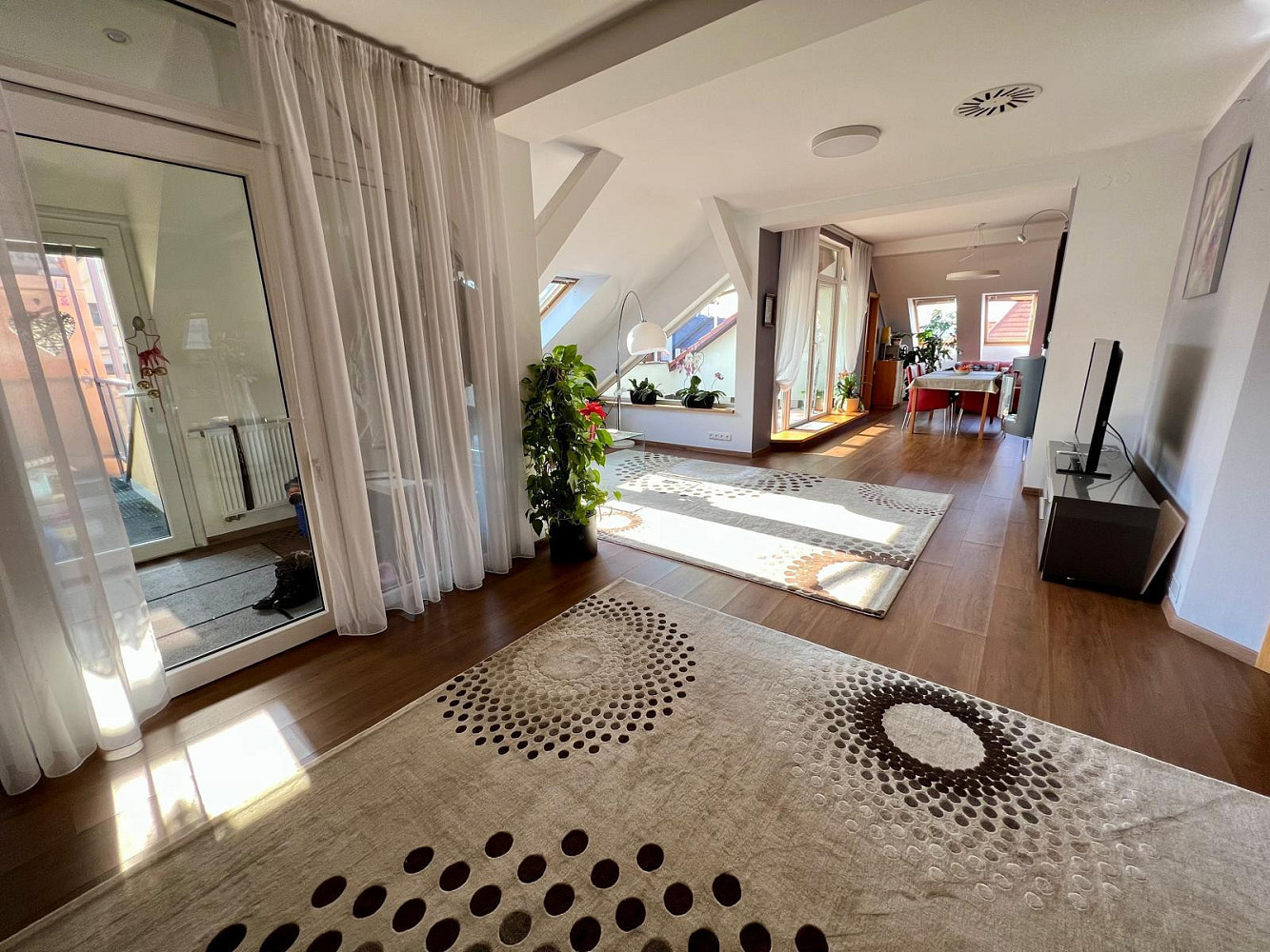 Pronájem bytu 4+kk 198 m² – pohled 5