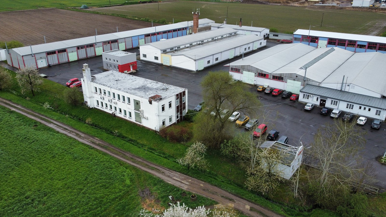 Pronájem výrobních prostor 1 141 m², Dolní Ředice
