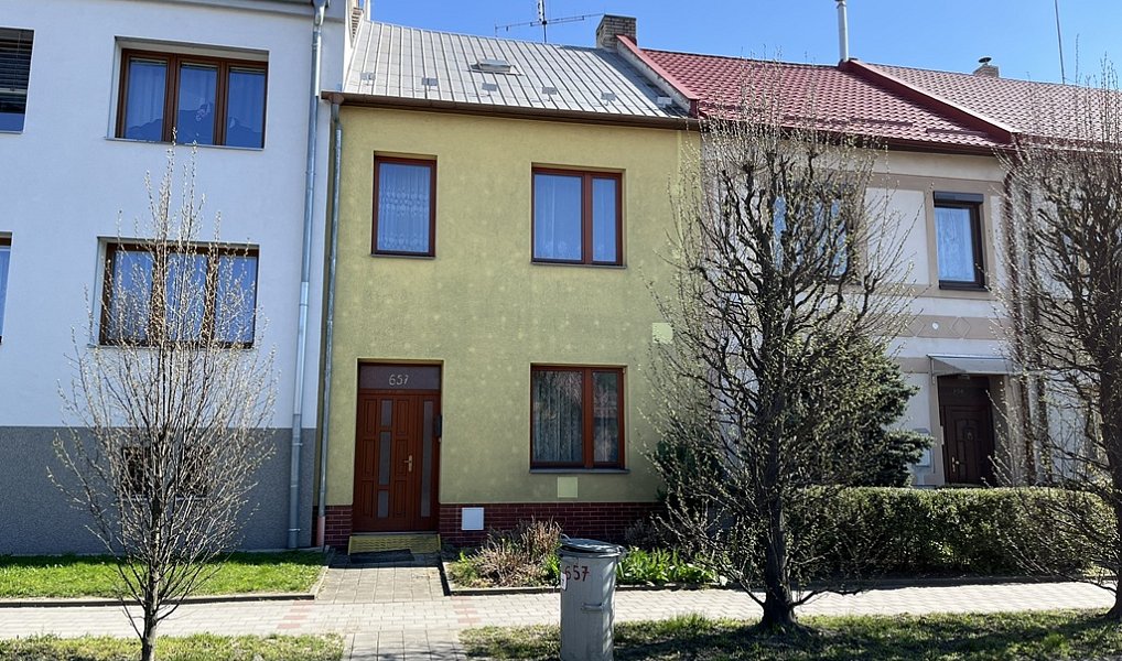 Prodej domu 174 m² s pozemkem 464 m², Hulín – fotka 1 z 28