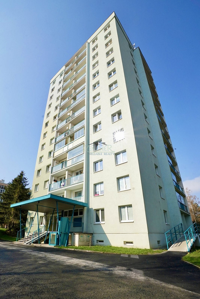 Exkluzivní pronájem prostorného bytu 3+1 s lodžií, Říčany ul. Plynární