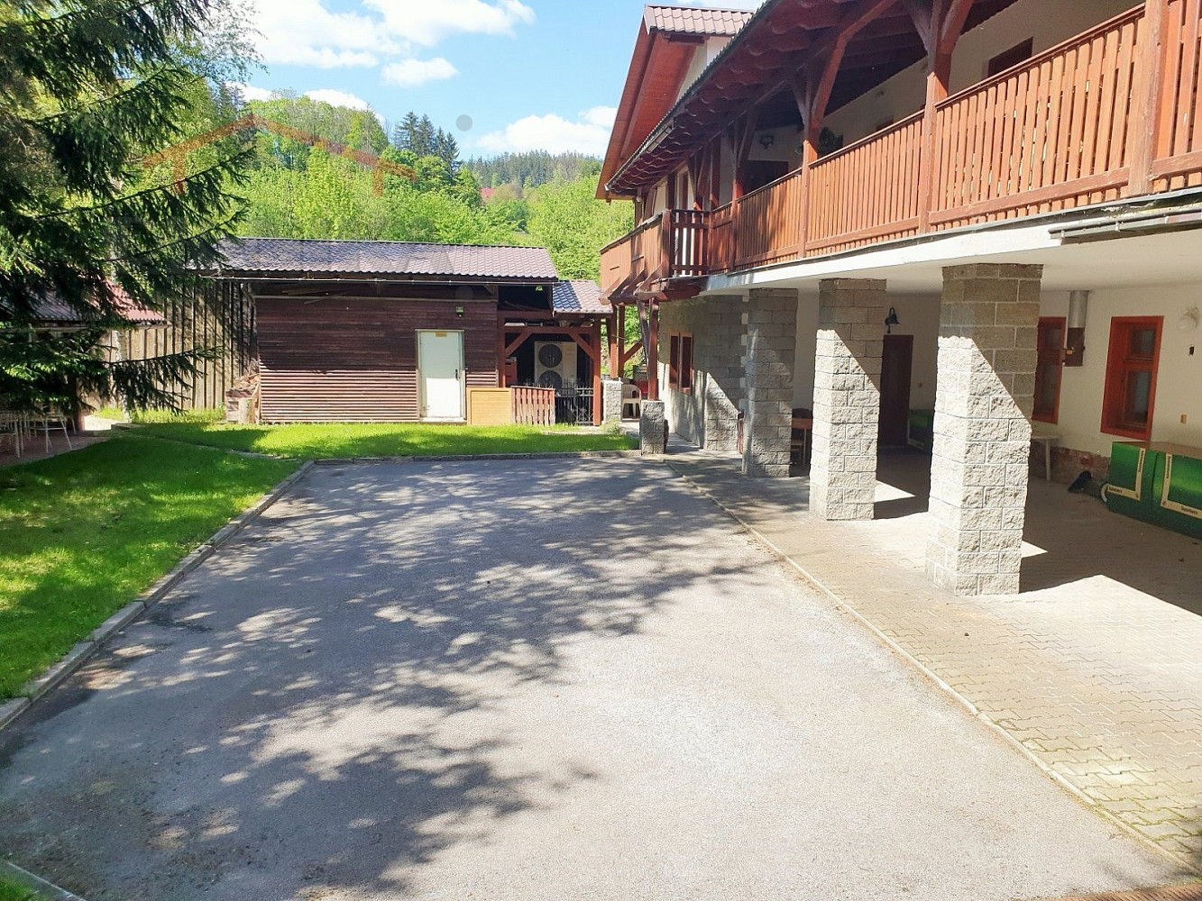Prodej domu 634 m² s pozemkem 2 452 m² – fotografie 2