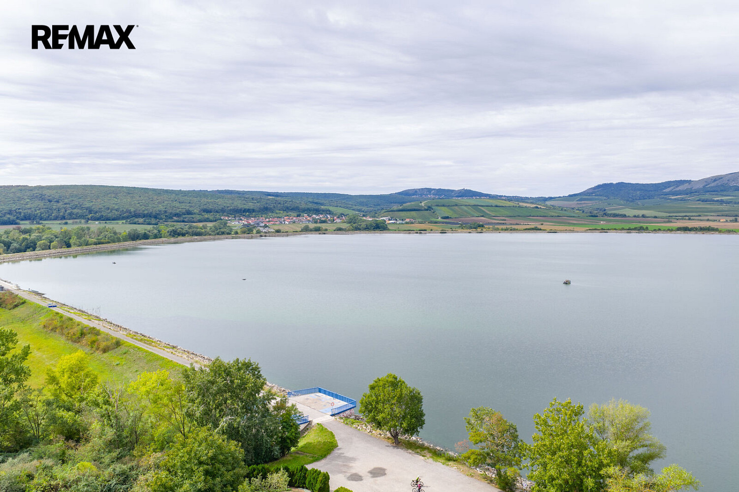 Prodej stavebního pozemku 6 037 m² – fotografie 3