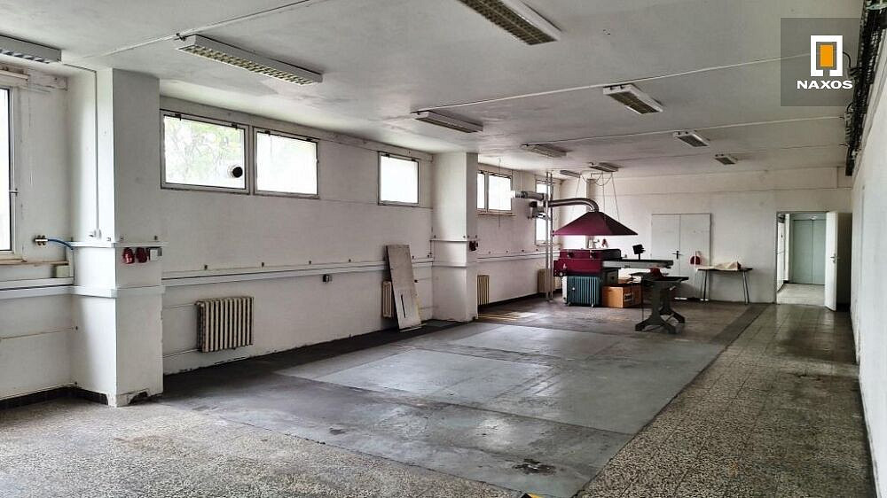 Pronájem skladových prostorů s kanceláří a parkováním cca 300 m², ul. Střádalů O – pohled 4