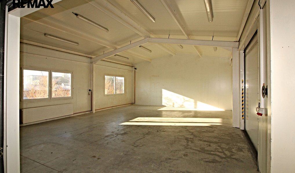 Prodej výrobních prostor 2 700 m², Zliv – náhled fotky 14