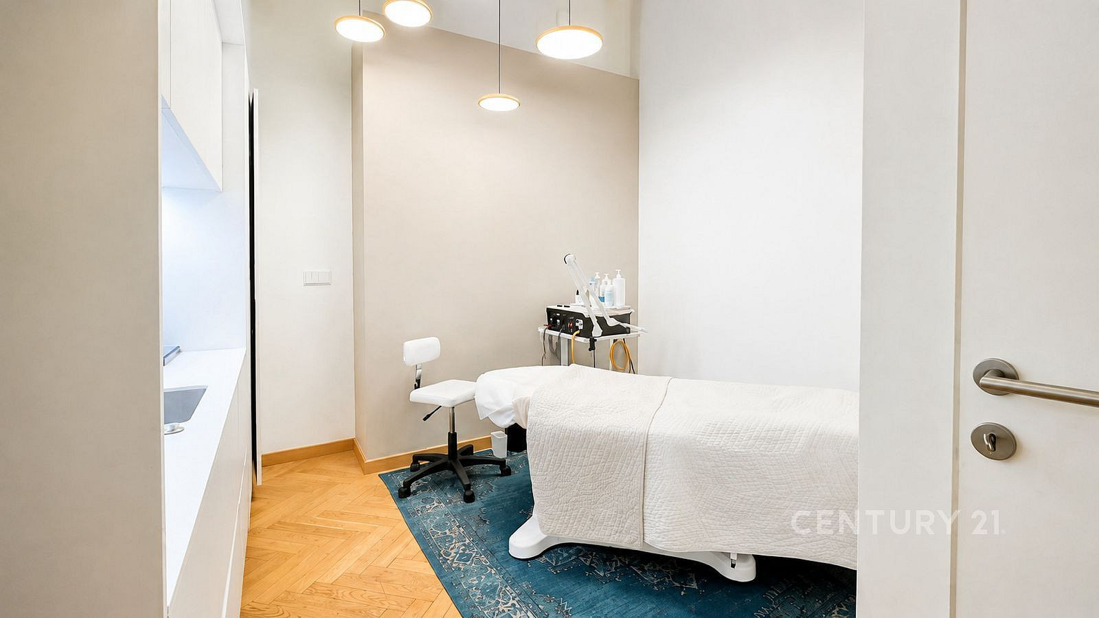 Pronájem obchodních prostor 68 m²