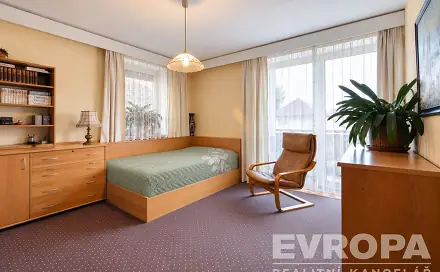 Prodej domu 342 m² s pozemkem 769 m², Armádní, Praha 6 - Suchdol