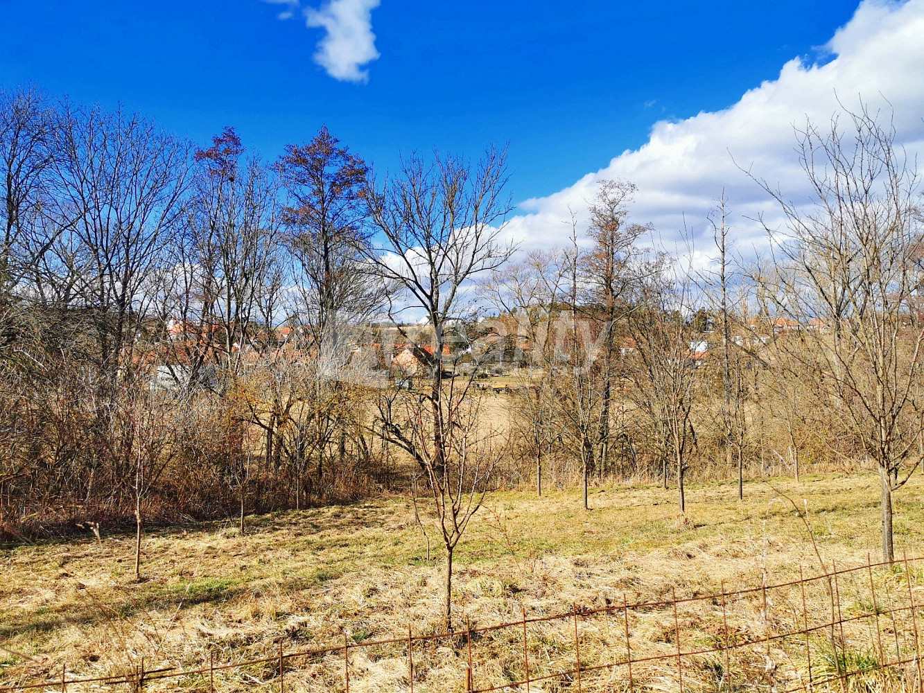 Prodej stavebního pozemku 1 975 m²