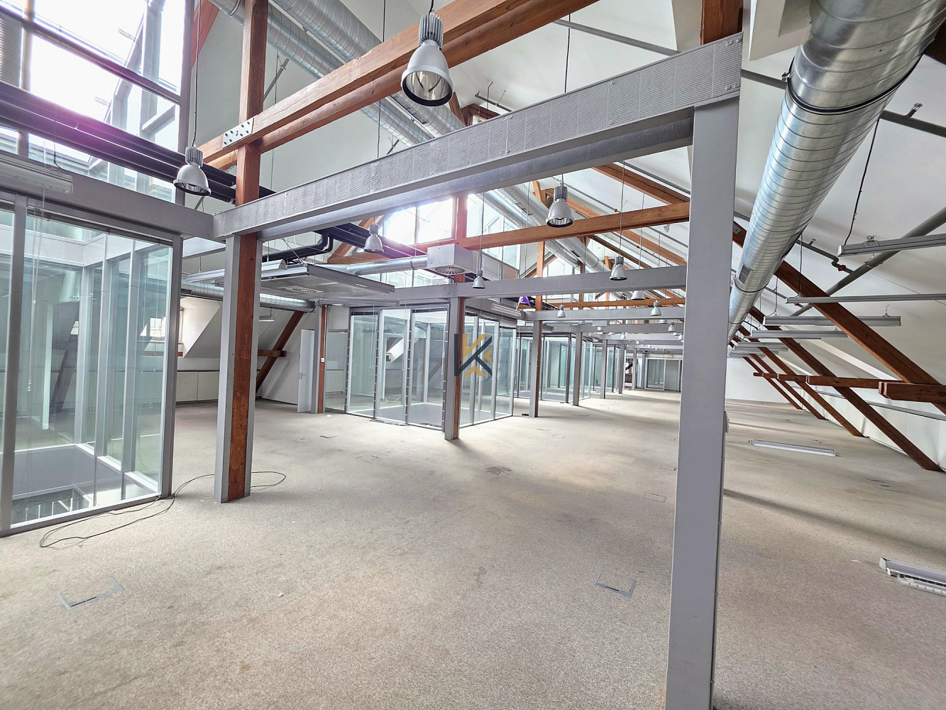 Pronájem kanceláře 1 080 m²