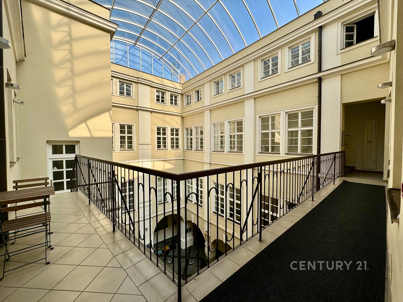 Pronájem kanceláře 100 m² – fotografie 2