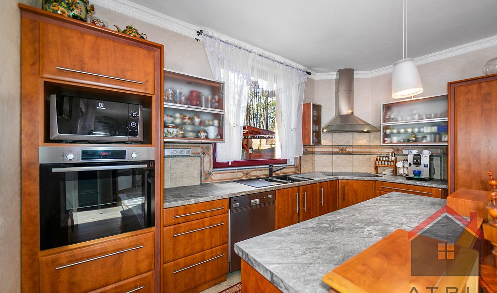 Prodej domu 275 m² s pozemkem 587 m², Plzeň – náhled fotky 3