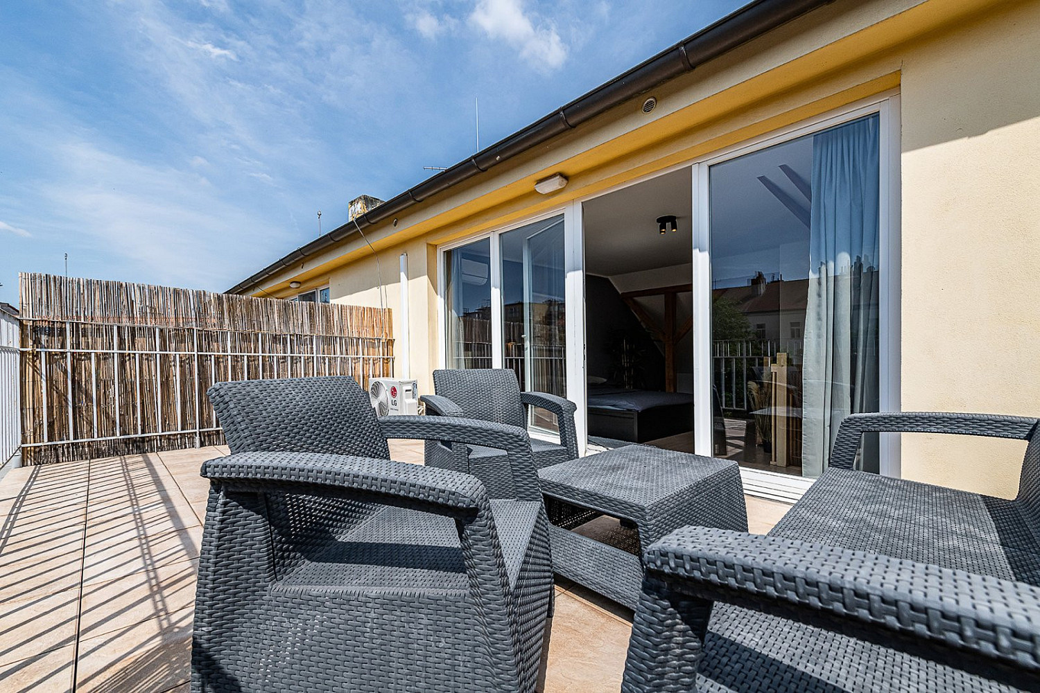 Pronájem bytu 2+1 116 m² – fotografie 3