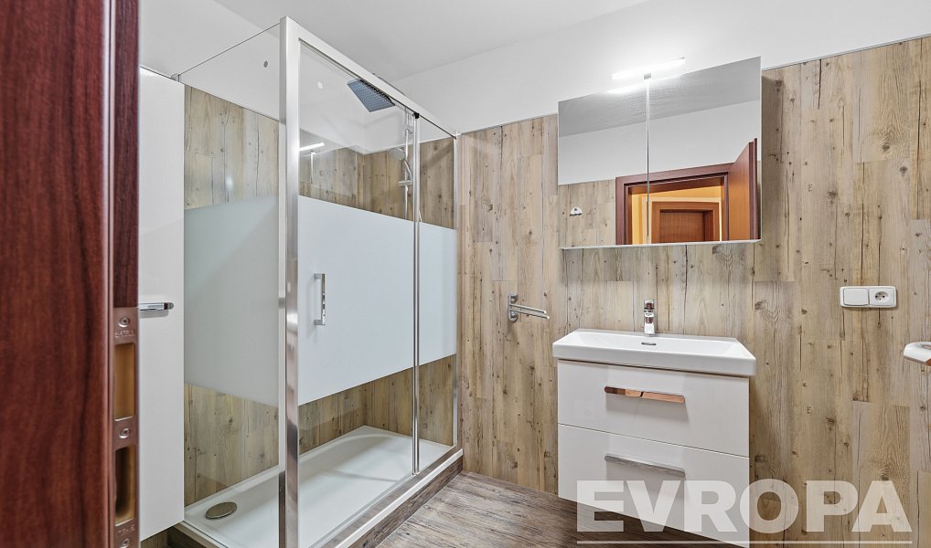 Prodej domu 155 m² s pozemkem 1 058 m², Roudnice – náhled fotky 10